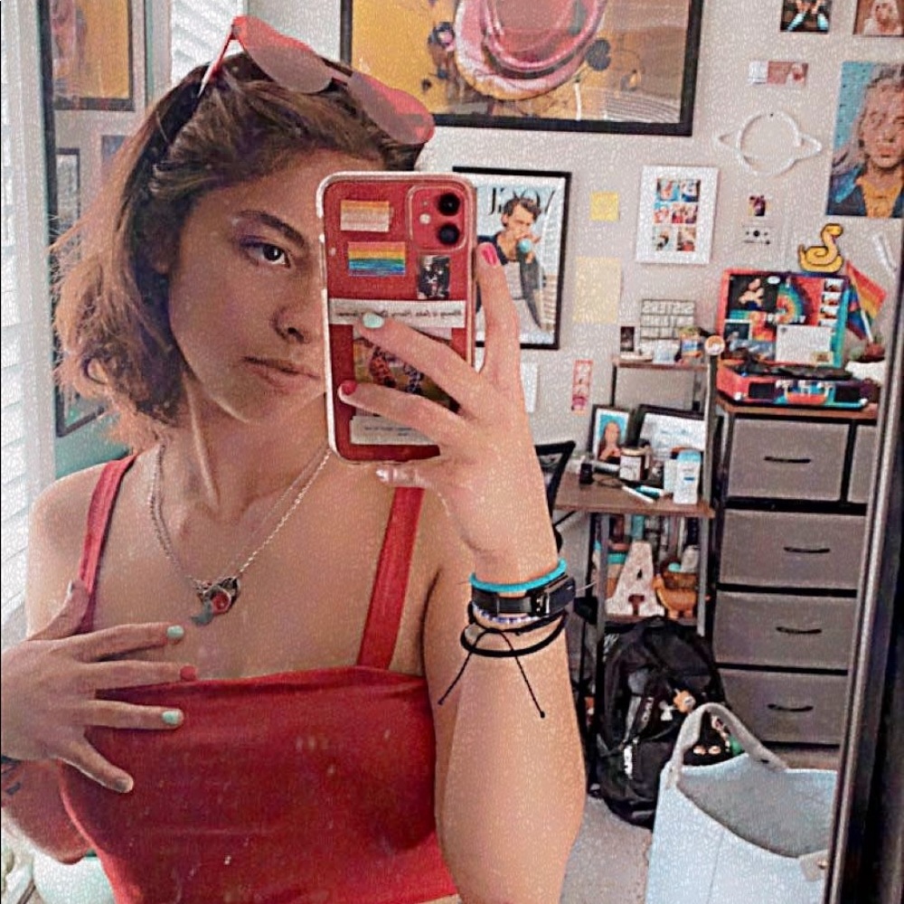 Meet your Posher, Adrianna